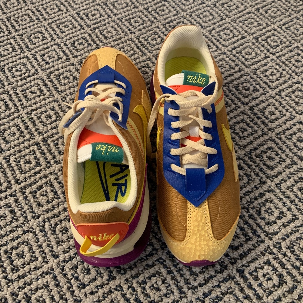 Nike 8.5 women’s yellow and blue